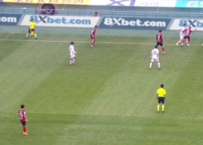 Medio tiempo de la K-League coreana: Kim Gun-hee anotó con una barrida, Gangwon temporalmente 1-0 Seúl