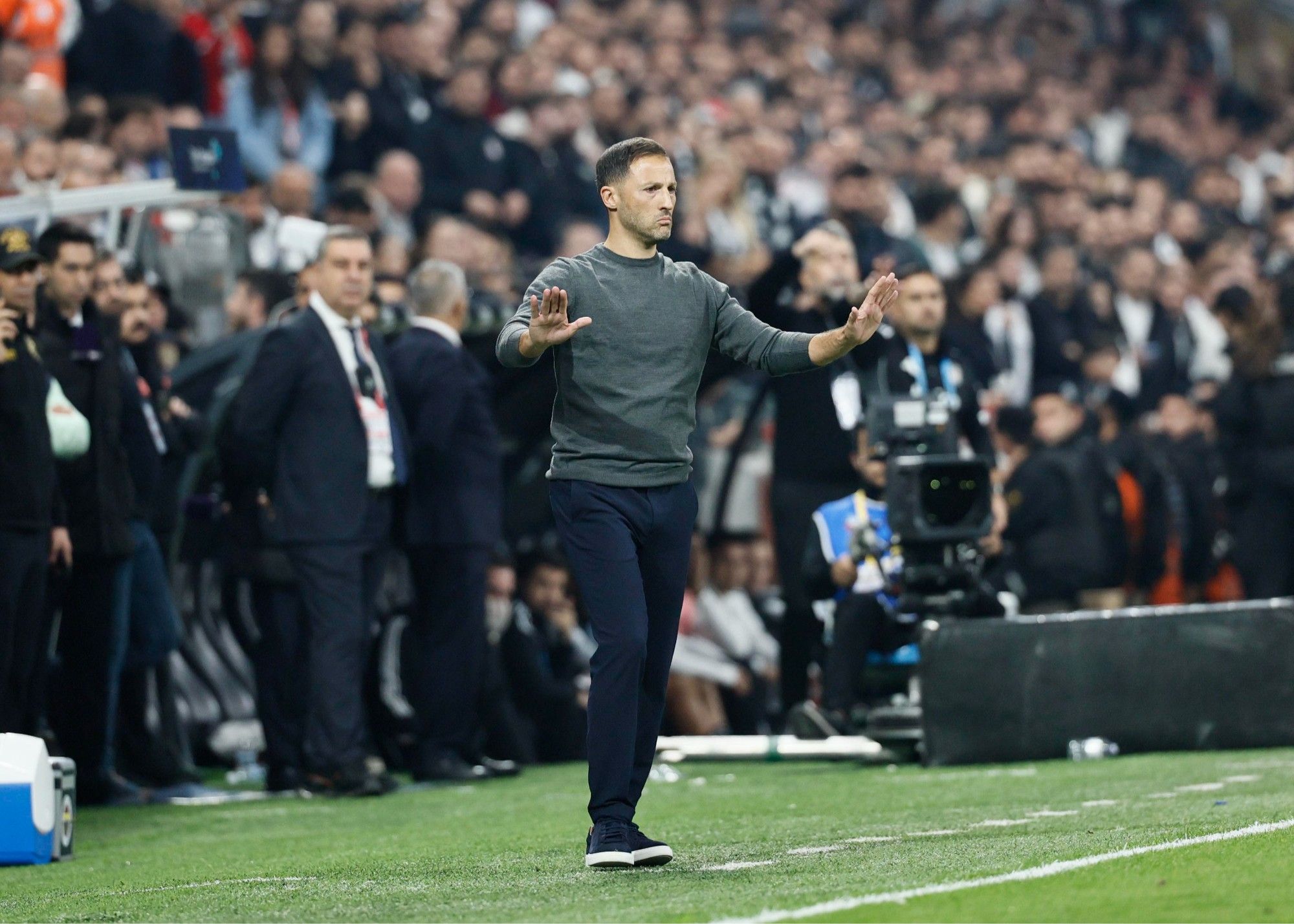 Medios turcos: los directivos del Fenerbahce pretenden indultar a Kahvich y Brown, pero Tedesco lo ha rechazado