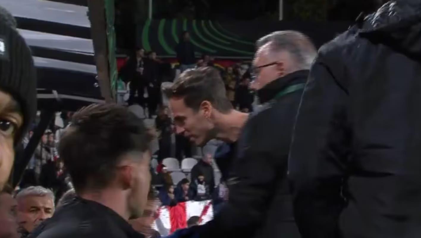 Medios españoles: el técnico del Rayo Vallecano se peleó con sus jugadores y la UEFA Champions League no acudió a la rueda de prensa posterior