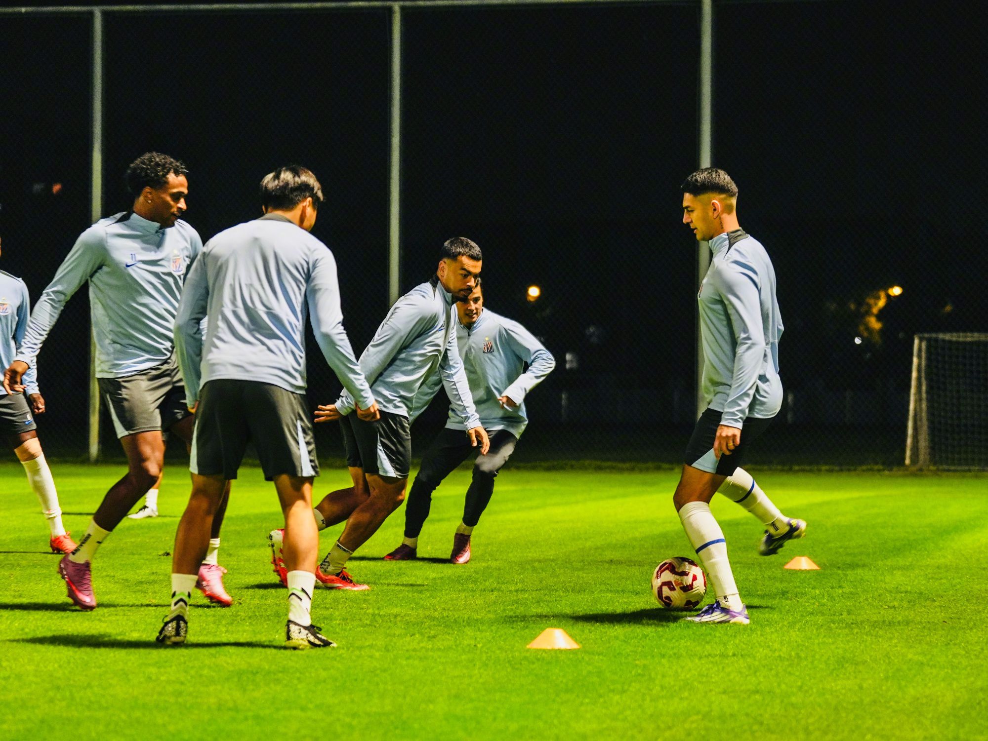 El primer equipo de Shenhua se reagrupó hoy, Liu Chengyu y Yang Haoyu se reportarán al equipo de fútbol masculino U22.