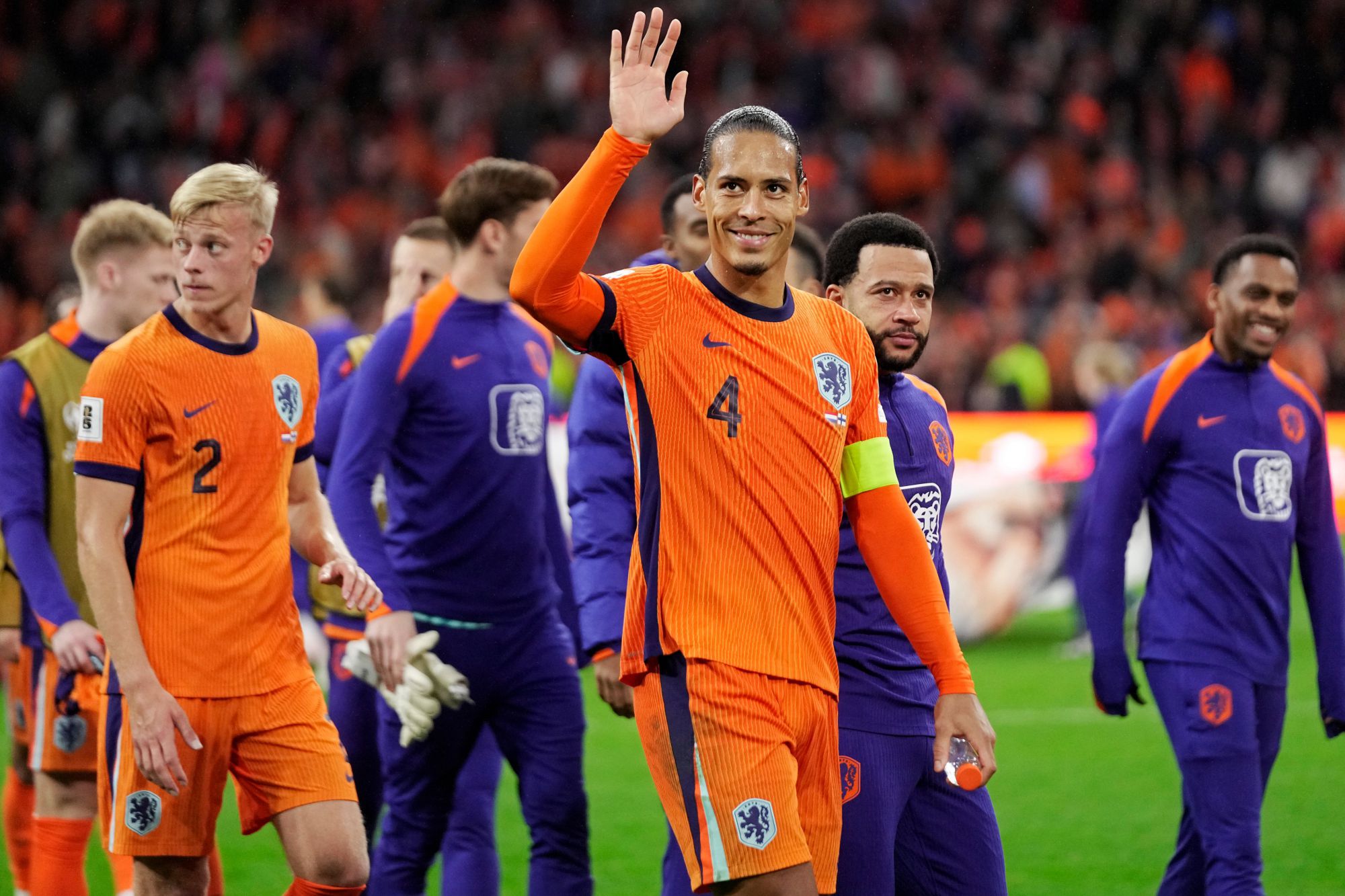 Representando a la selección holandesa por 71ª vez como capitán, Van Dijk igualó el récord de De Boer