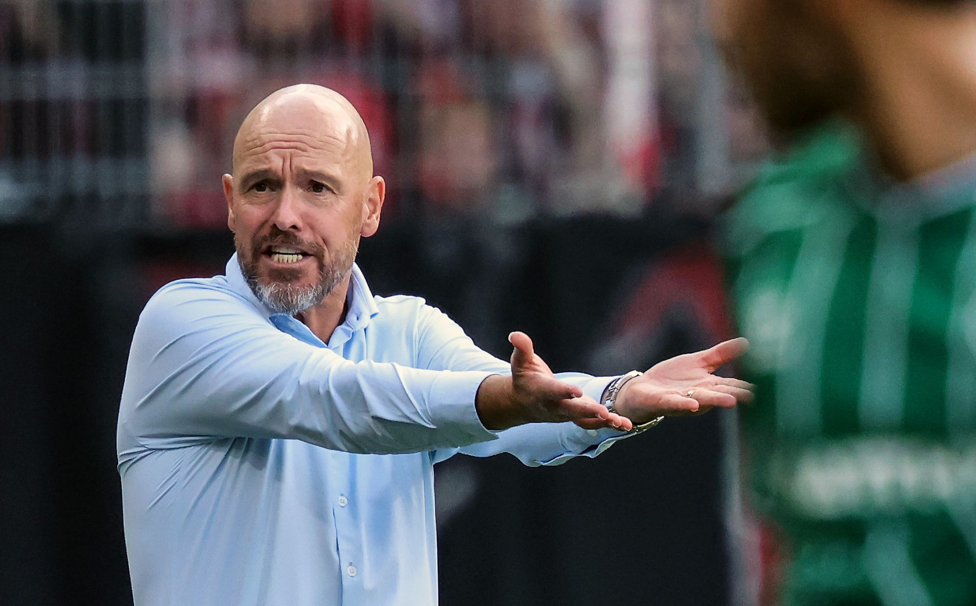 ¿La salida de clases de Heitinga está por terminar? Medios holandeses: el director del Ajax mantuvo conversaciones con Ten Hag esta semana