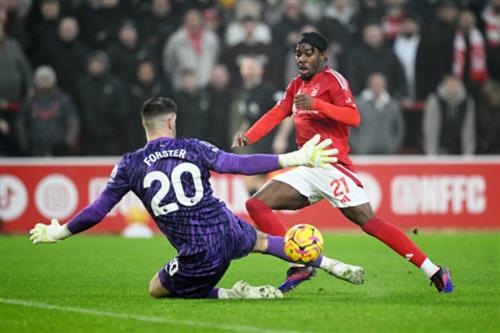 Nottingham Forest contra Tottenham Hotspur