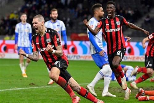 B. Leverkusen vs Hertha Berlín
