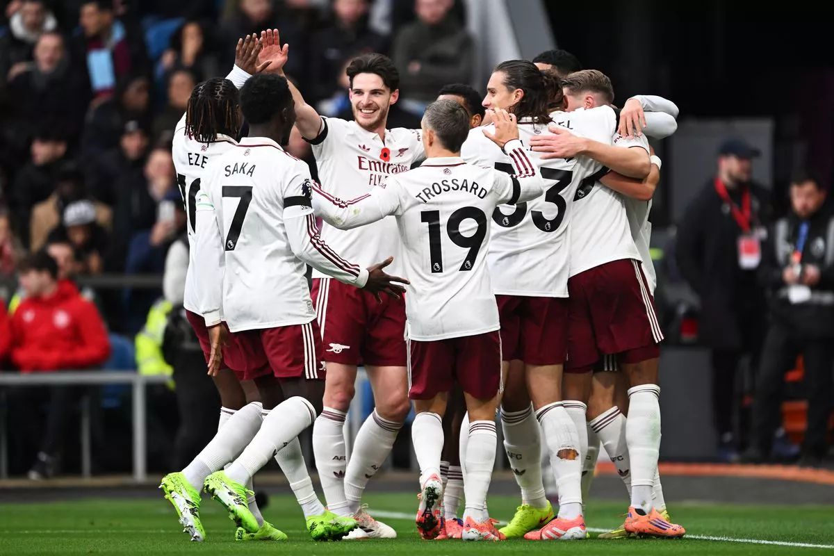 Exfutbolista británico: El Blue Moon Red Army ha subido la línea de puntuación del campeonato. Los Gunners necesitan más de 90 puntos para ganar el campeonato.