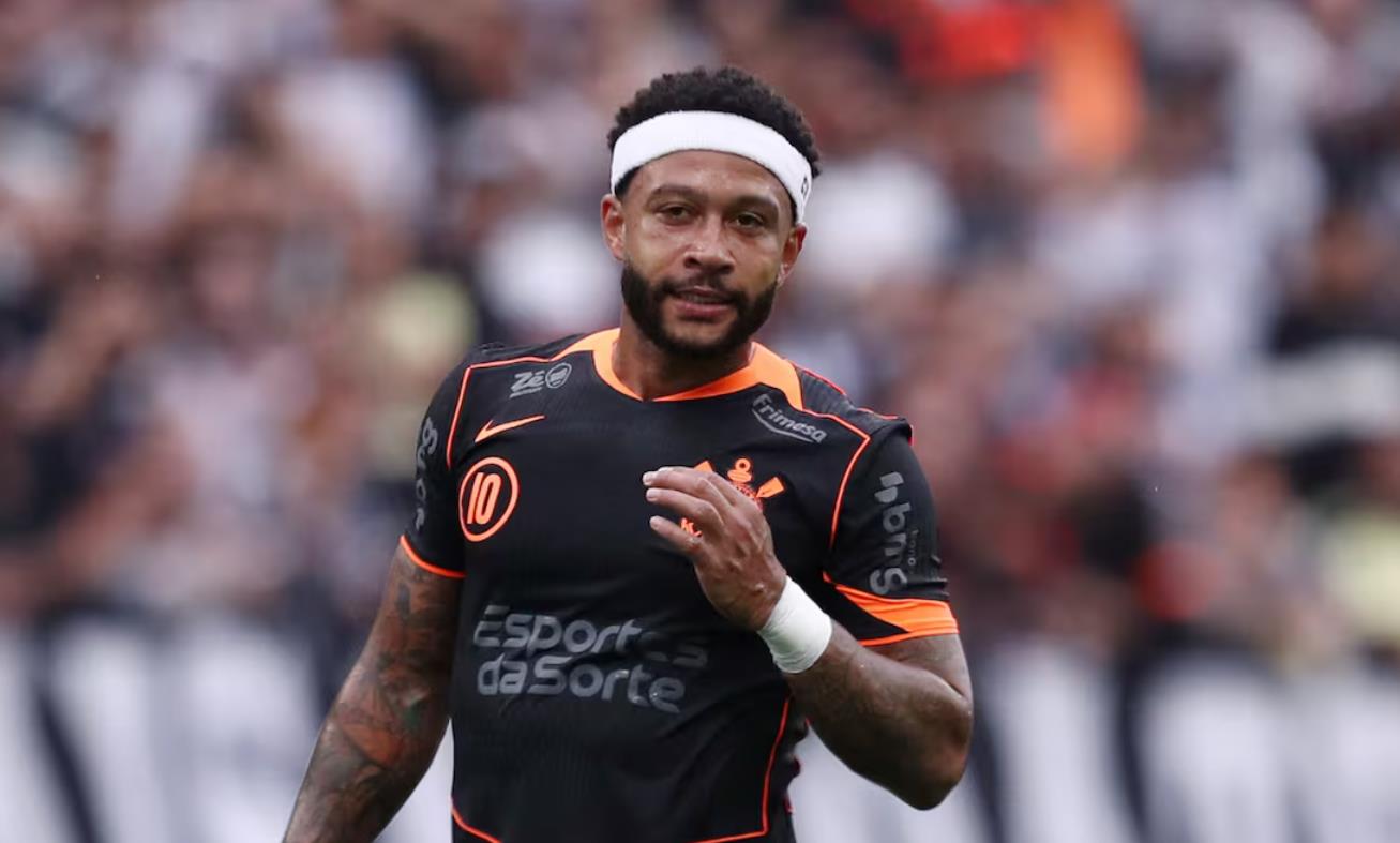 Medios brasileños: el Corinthians le debe a Depay 4 millones de euros de salario, diciendo que su salario anual es ridículamente alto