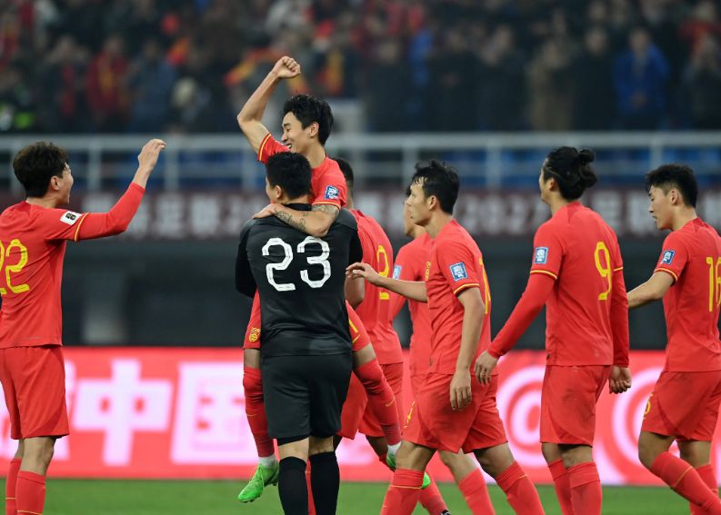 Medios de comunicación de Shanghai: la selección nacional de fútbol puede organizar campos de entrenamiento este año para preparar a los equipos de la Copa del Mundo en marzo del próximo año.
