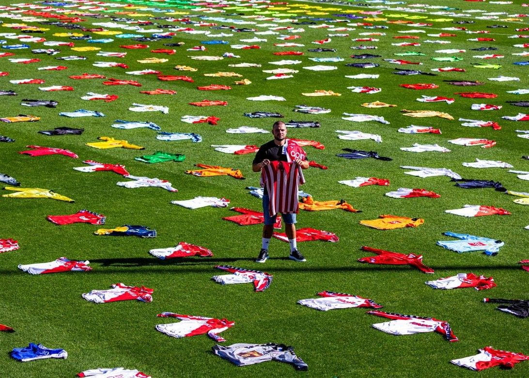 ¡1146 piezas! Un aficionado del Mónaco establece un récord mundial al coleccionar la camiseta de un solo equipo