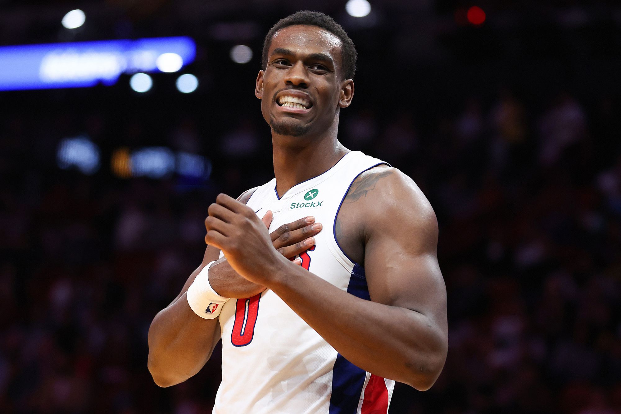 Duren, de 22 años, anotó 20+20 4 veces, solo superado por O'Neal y Howard en los últimos 45 años.