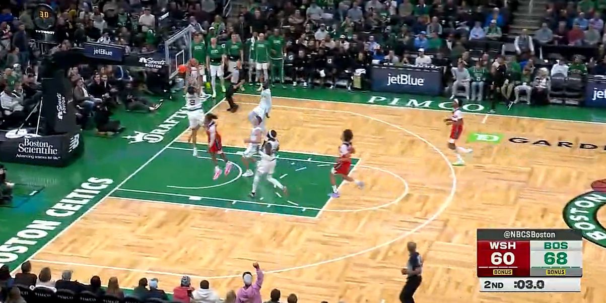 ¡Los miembros del equipo de reserva no son lo suficientemente buenos! El banquillo anotó el 2-20 de los Celtics al descanso, con solo un jugador anotando.