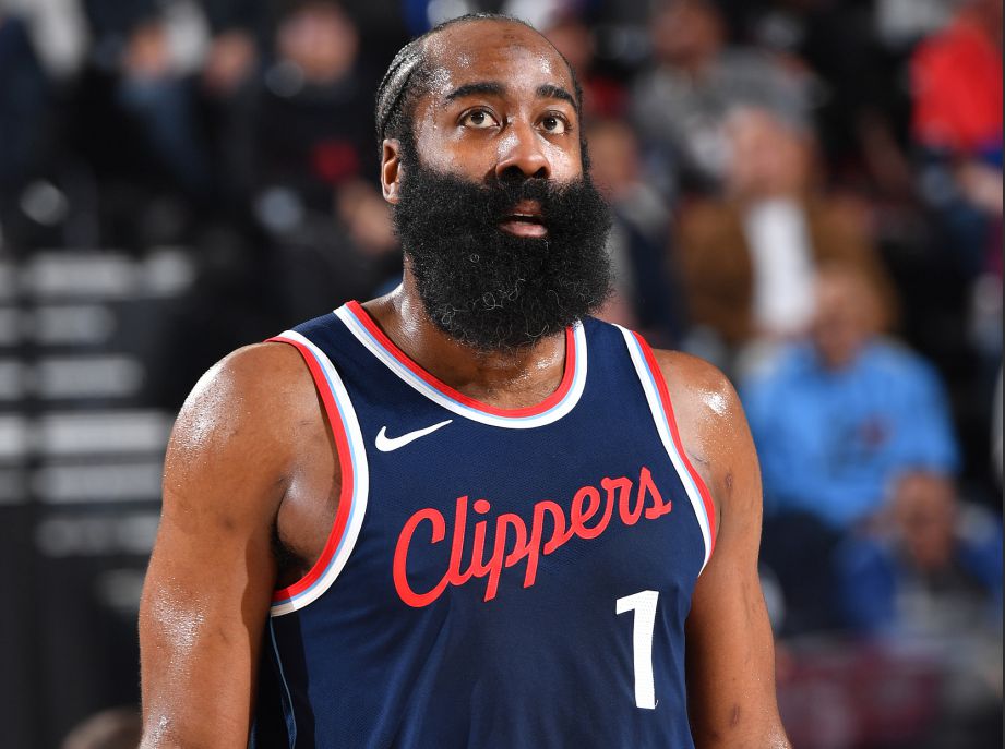 ¡Que tengan un buen juego cada uno! Harden & Collins anotaron 37 puntos en la primera mitad y llevaron al equipo a mantener la ventaja.