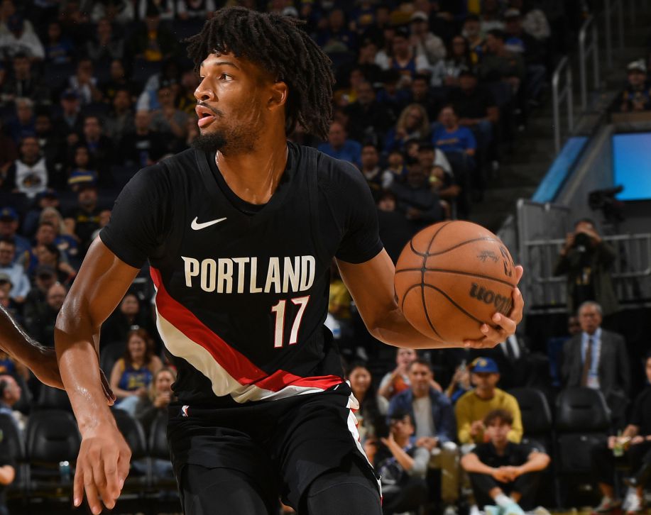 ¡Una nueva temporada alta! Sharp anotó 35 puntos en 30 minutos, a sólo 2 puntos del máximo de su carrera.