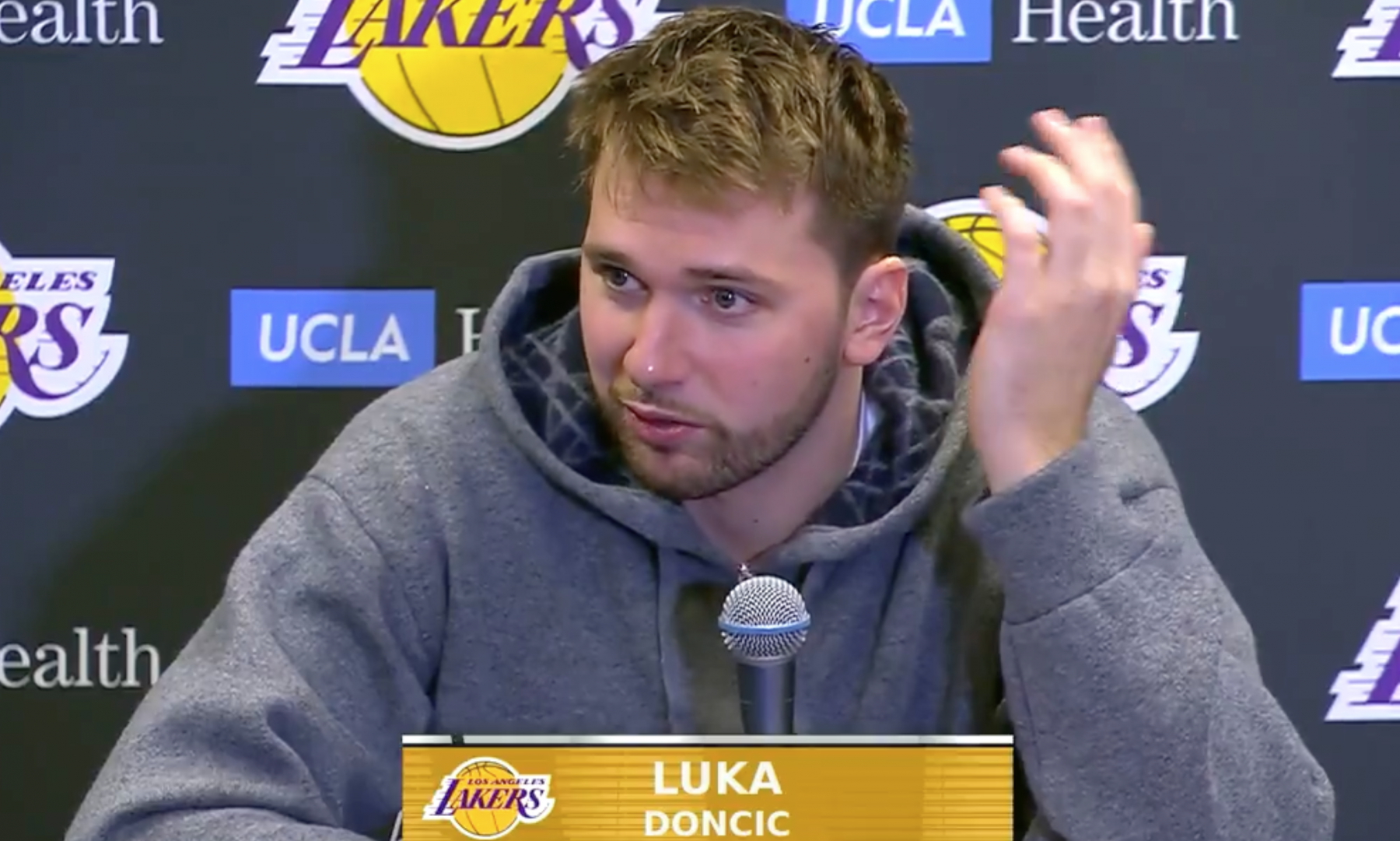 Doncic: Estaba muy tranquilo cuando llegué por primera vez a los Lakers. Ahora bromeo a menudo con todo el mundo e intercambio insultos.