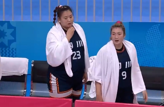 ¡Una batalla de recesión! Li Meng anotó 2 puntos, 1 rebote y 3 asistencias en 1 de 6 tiros.