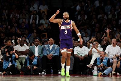 ¡Tu decides! Dillon acertó 3 de 7 triples en la mitad y aportó 15 puntos.