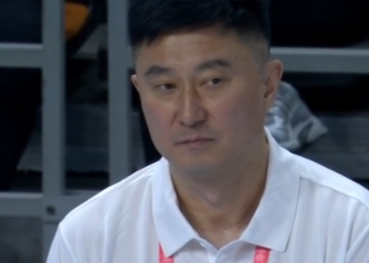 ¡Guangdong fue reprimido en el entretiempo! El equipo acertó 4 de 17 triples, con un porcentaje de tiro de sólo el 23%.