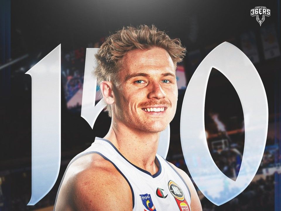 ¡hito! El jugador de los 36ers, White, marcó el comienzo de su partido número 150 de la NBL hoy