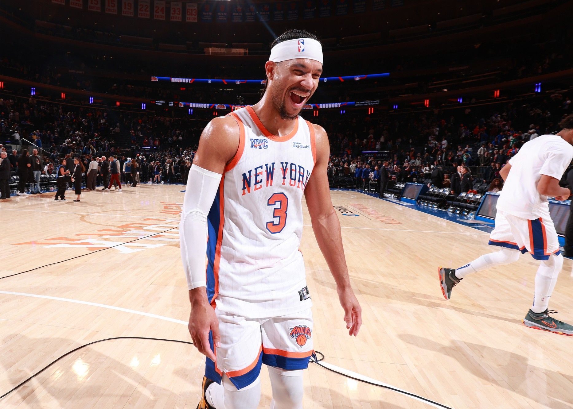 ¡Son equipos completamente diferentes! Los Knicks anotaron 42 puntos en el primer cuarto ayer, pero hoy solo anotaron 42 puntos en el entretiempo.