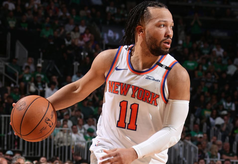 ¡Potencia de fuego total! Brunson acertó 3 de 6 tiros en el primer cuarto y anotó 11 puntos, 2 rebotes y 1 asistencia.