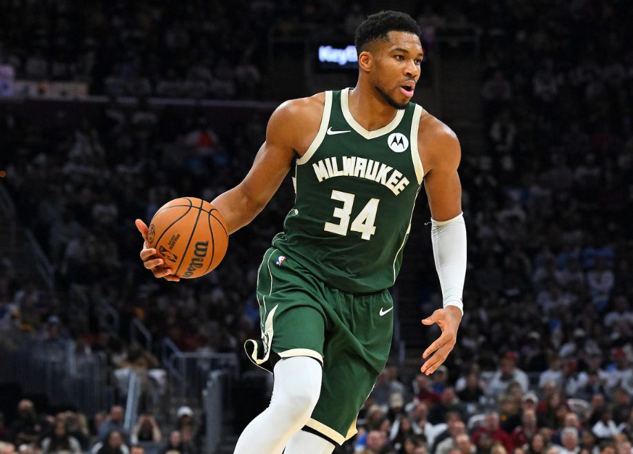 Los Bucks anunciaron oficialmente que Antetokounmpo extrañará a los Hornets hoy. La última vez que estuvo ausente, el equipo derrotó a los Warriors.