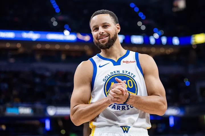 ¡El empate Jordán! Curry anotó 40 puntos por duodécima vez desde que cumplió 35 años.