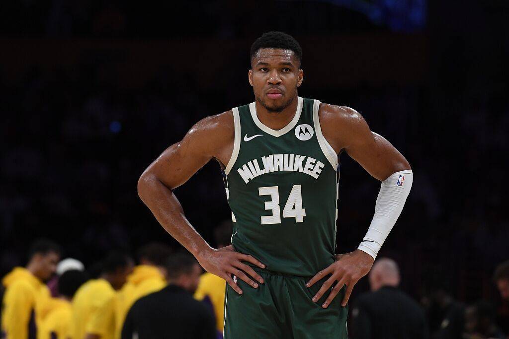 Antetokounmpo suma 30 puntos, 10 rebotes y 5 asistencias en 156 partidos, la mayor cantidad en la liga en los últimos 40 años.