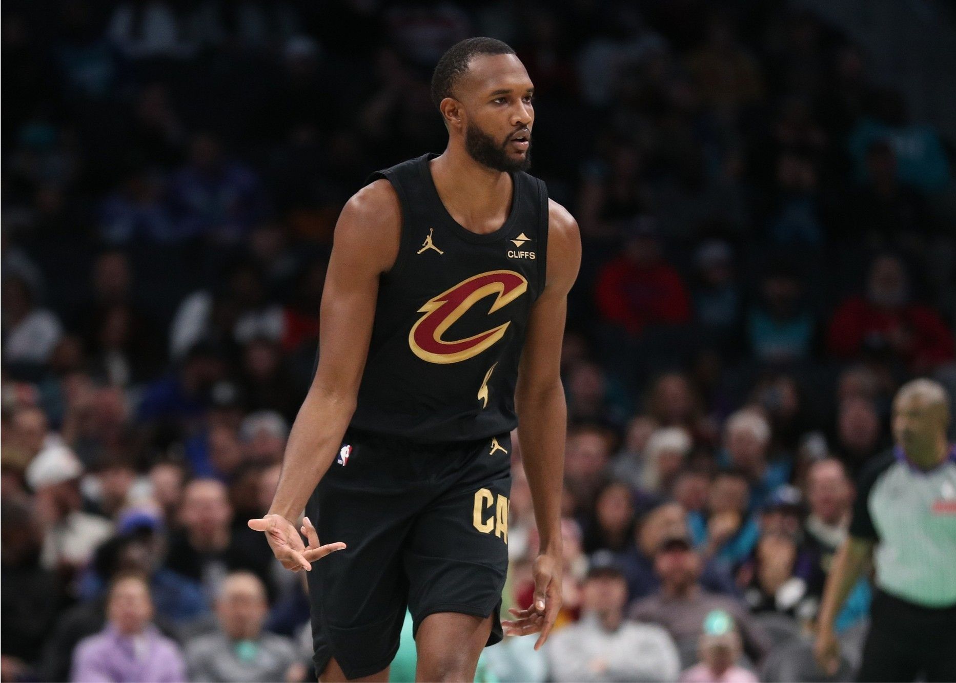 Mobley acertó más de 3 triples y envió más de 3 bloqueos en un solo juego. El récord de los Cavaliers fue de 6 victorias y 0 derrotas.