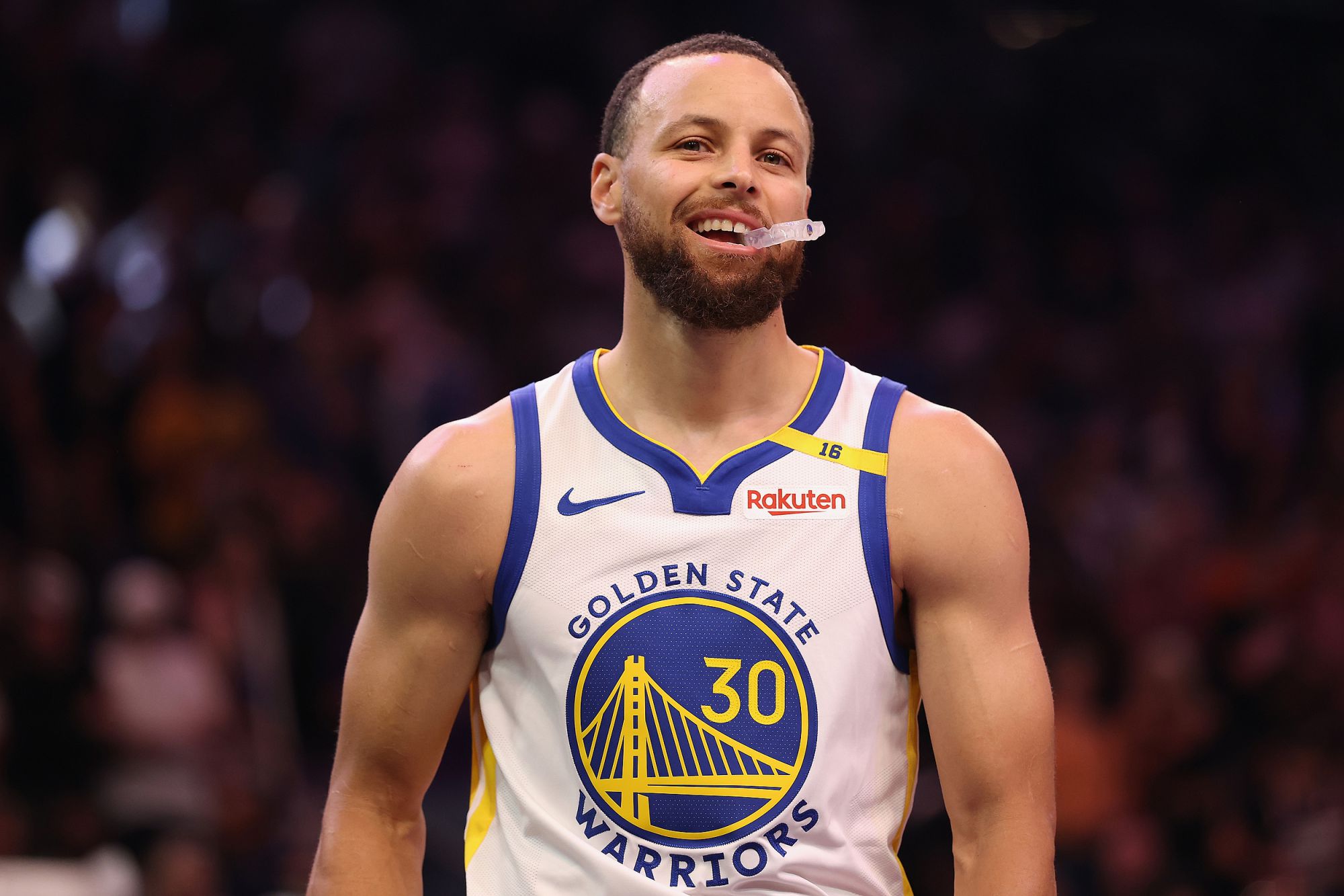 Curry habla sobre usar las zapatillas de baloncesto de sexta generación de Kobe Bryant: Rindiendo homenaje a Kobe, este movimiento me da energía