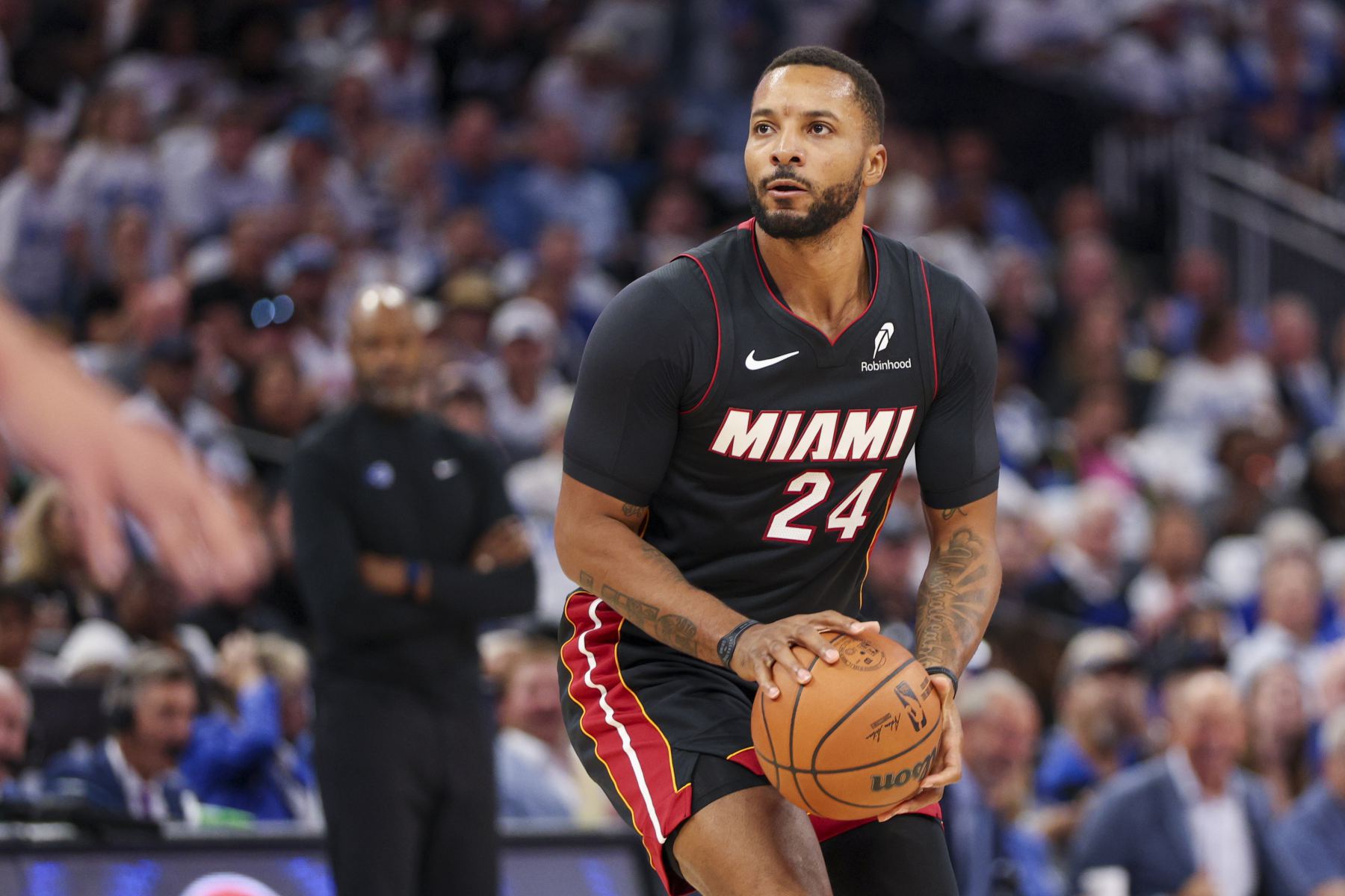 Powell anotó 15 puntos y Ware anotó 13 puntos. Los dos anotaron 28 puntos en medio partido.