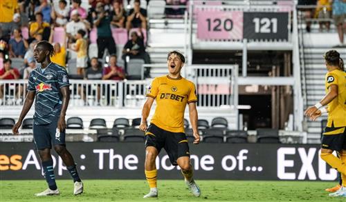 Lobos vs RB Leipzig